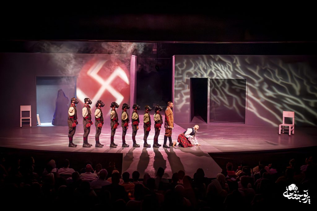 نمایش چاپلین مهران رنج بر